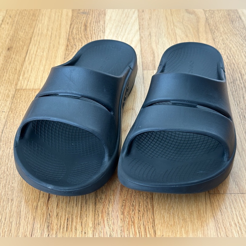Oofos OOAHH SLIDE SANDAL - black size men’s 9 women’s 11